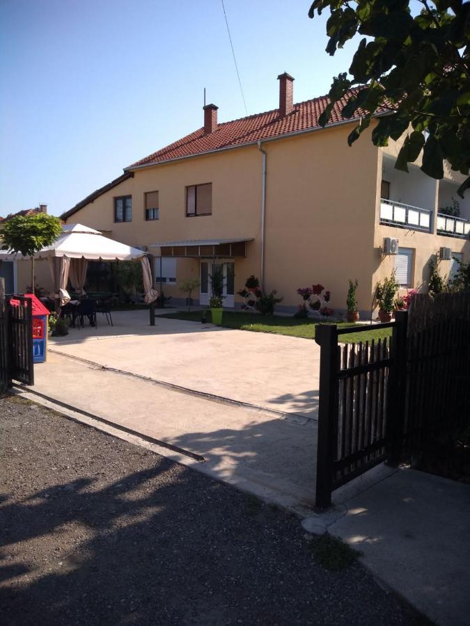 Apartments Kuca Aleksic Ni Esterno foto