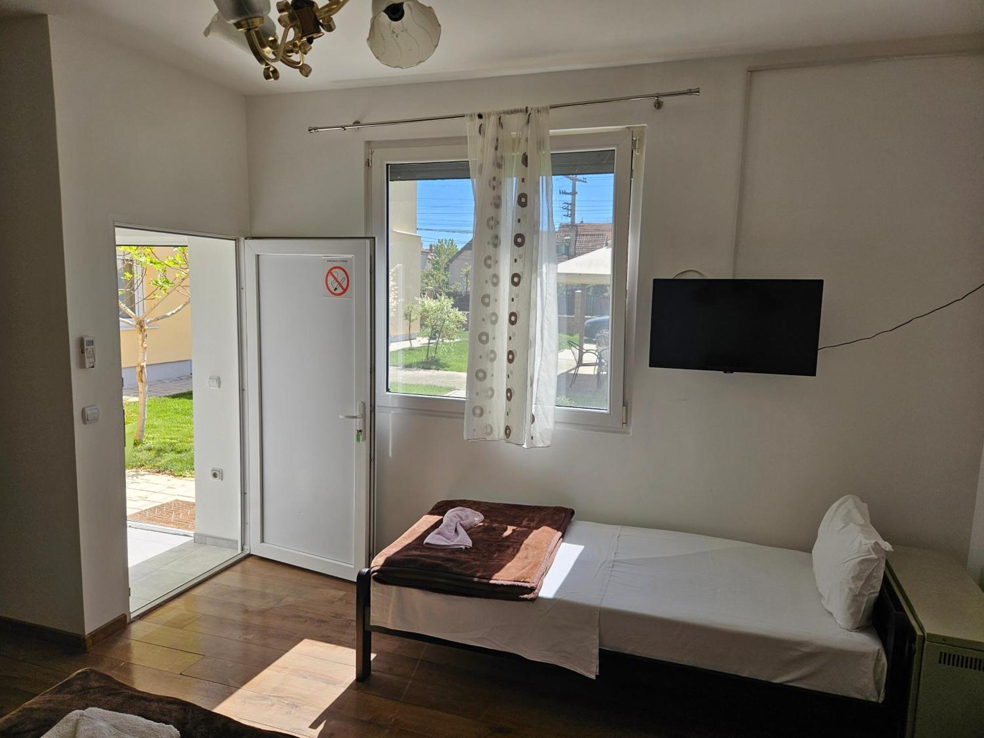 Apartments Kuca Aleksic Ni Esterno foto